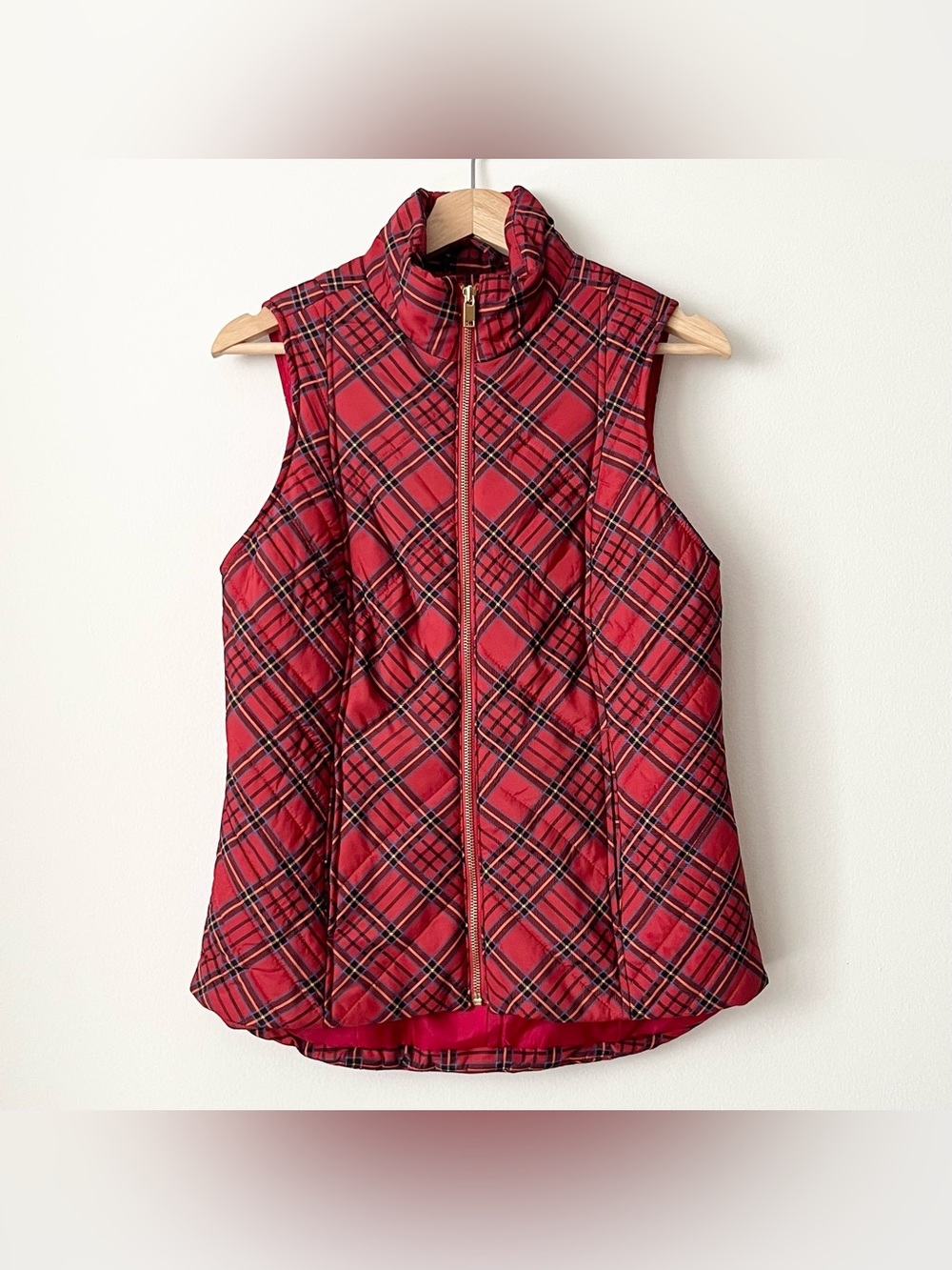 NWOT Charter Club Women's Plaid Puffer Vest Red Size S Quilted Tartan Holidays